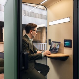 Tür aus Akustik-Verbundglas der Framery One Compact