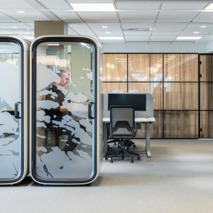 Seitenansicht der Framery One Compact auf 1,03 Quadratmetern