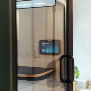 Videocall mit Videobeleuchtung in der Framery One Compact