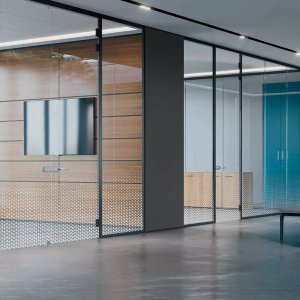 Blindpaneel aussen am Aluminiumprofil eingehängt