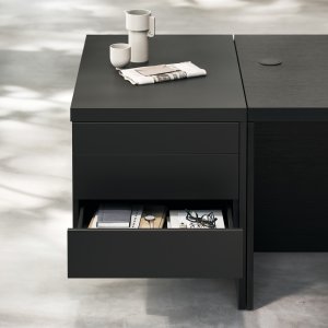 V-förmiger Konferenztisch der Kollektion Mux70