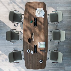 Besprechungstisch der Spike Kollektion mit Modulplatte