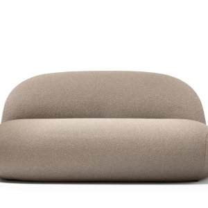 Hocker Hill von Quinti, 40 cm hoch, neben einem Sessel