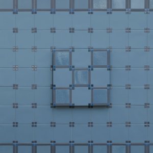 Aussenwand mit Homage to the Square bekleidet