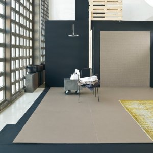 Déchirer-Textur Neutral von Patricia Urquiola