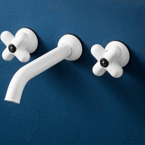 Fantini I Balocchi mattschwarz: Einlochmischer am weissen Lavabo, Design-Armaturen aus Italien