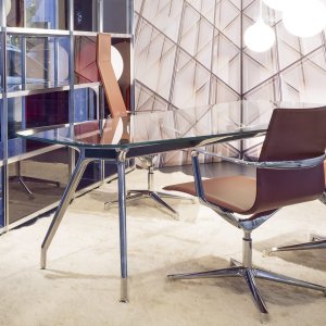 Kuna Chair in Bulgarischrot