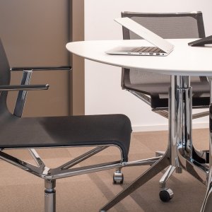 Fuenfsternfuss mit Rollen eines ICF Office Stuhls