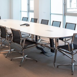 Polierte Rahmenausfuehrung der Stick Chair