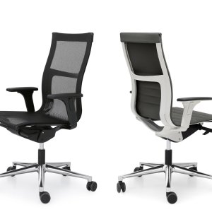 Una Chair mit hoher Rückenlehne in seidengrauem Stoff