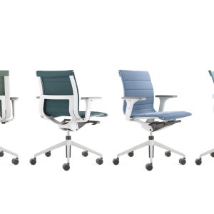 Una Stool von ICF im Empfangsbereich