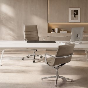 UniTable Kollektion von ICF im Chefbüro