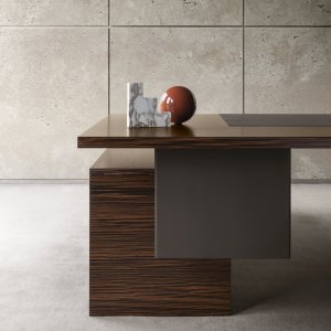 Leder und Holz in derselben Tonlage