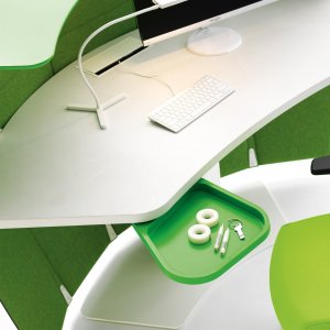 CPU-Halter unter der Arbeitsplatte der Funny Sat