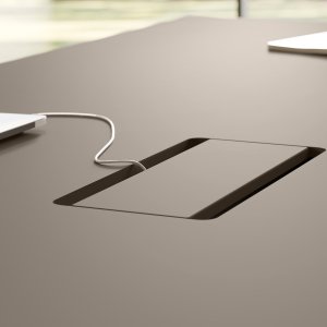 Jera Top-Access Multifunzione offen — Schuko CH/EU, RJ45 Cat.6, USB-Charger, Sensorsperre bei gesteckten Kabeln