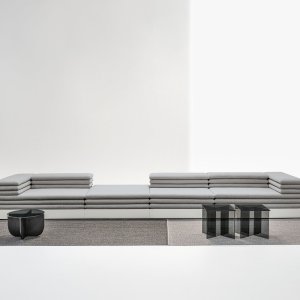 Sofas und Loungemöbel von LaCividina: Acamante mit zwei Plätzen und bezogener Basis