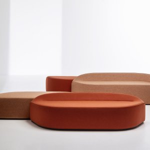 Wartezimmerstühle Waves von LaCividina in einem Schweizer Empfang