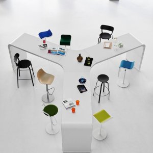 Brunch von Lapalma, modulares System hoher Tische im Coworking
