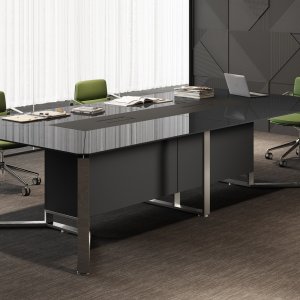 Geöffneter Aluminium-Top-Access mit Steckdosen an einem I-Meet