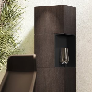 Niedriger Monolith Schrank als ruhiger Hintergrund für Videokonferenzen