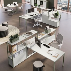 Arbeitsplatzsystem Sigma von Las Mobili mit Bench-Workstations auf Quadratrohrbeinen