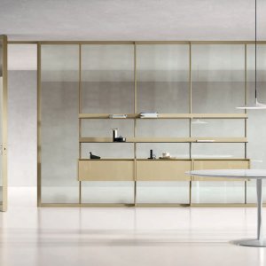 Giano Regale an einer Simple Bold Trennwand