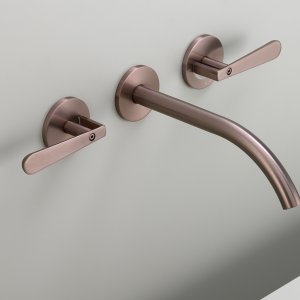 Frei stehende Wannensäule Lutezia von Cea Design im Raum