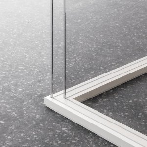 Halbtransparente Folie in Rauchton auf dem Glas der M2 im System von Quadrifoglio
