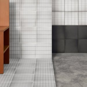 Dusche mit Aurore Light Blue Grid S von Vincent Van Duysen