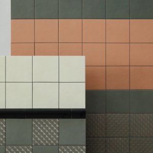 Glänzendes Dintorni-Raccordo-Profil in Caramel und Nero