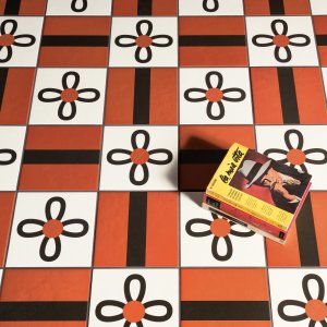 Kite Black, handgezeichnetes Motiv von Nathalie Du Pasquier für Mutina