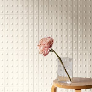 Punto Down Glossy Brun, brauner Craquelé-Riegel mit vertieftem Punkt