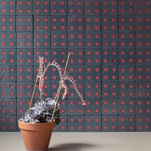 Bloc Blue Glossy Wand mit roten Tube-Einsätzen