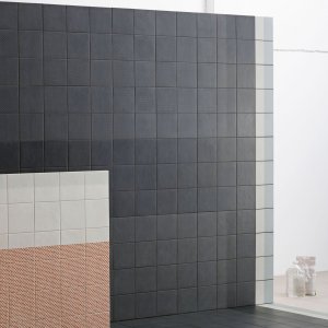 Base Black Fliese aus der Kollektion Tape von Mutina