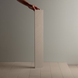 Sockelleiste Otto in Terra entlang eines Korridors