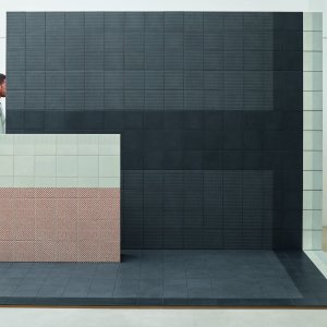Tape Mutina mit gemischten Mustern in glasiertem Feinsteinzeug verlegt