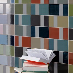 Sitzungszimmer mit Diarama-Wand von Mutina