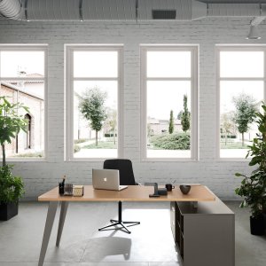 Pigreco Arbeitsplaetze mit LED-Licht ueber der Platte