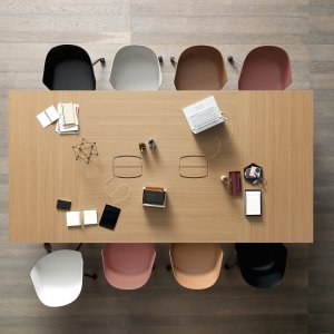 Orgatower Stauraum neben Pigreco Arbeitsplaetzen