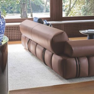 Wartezimmerstühle ersetzt durch ein Sofa Qubik von Carlo Tomaso