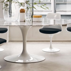 Runder Saarinen-Tisch mit Arabescato-Marmor und weissem Fuss