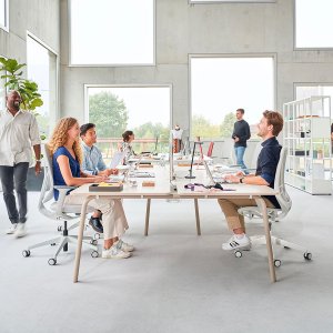 se:air Stühle um einen Konferenztisch