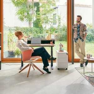 Zweifarbiger se:flair mit terracottafarbener Membran und grauem Stoffsitz