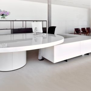 Runder Asymmetrical Tisch Ø 160 mit einteiliger Platte