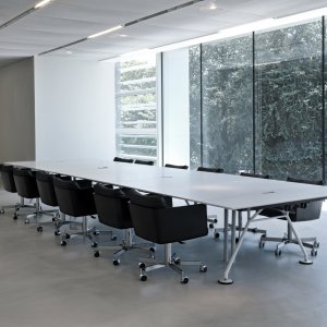 Gestellvarianten des Nomos Systems von Chrom bis Glanzschwarz