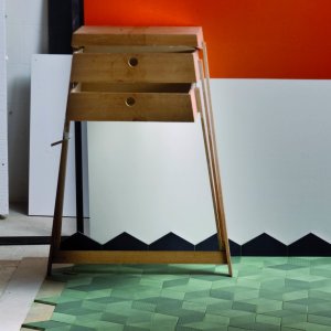 Tex Rautenplatten von Mutina in Olive mit Strickstruktur in einer Hotellobby