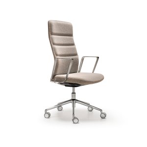 Armlehnenloser That’s it Executive an einem Sitzungstisch aus Holz