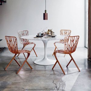 Ovaler Saarinen-Konferenztisch von Knoll mit Marmorplatte im Sitzungszimmer