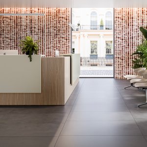 Touch-Schalter der Leuchte über der Z2 von Quadrifoglio Arbeitsplatte