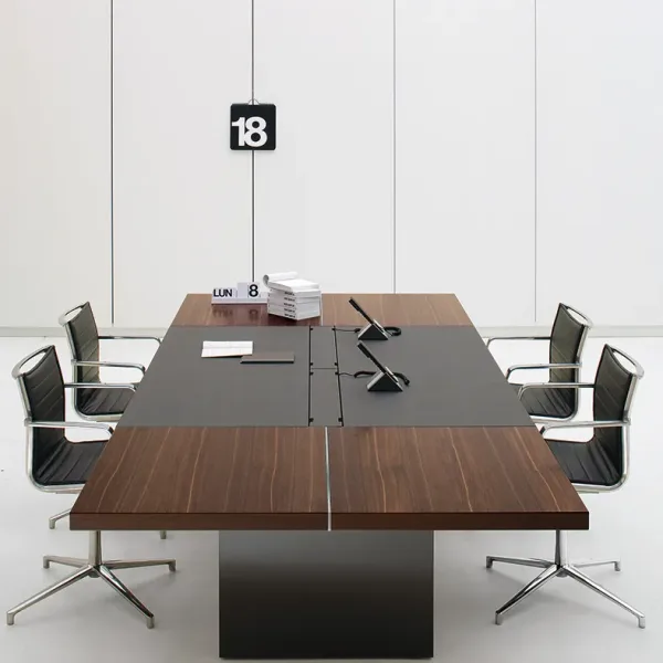 Büro mit Archiutti Fattore Alpha Tischen mit verstellbarem Stauraum